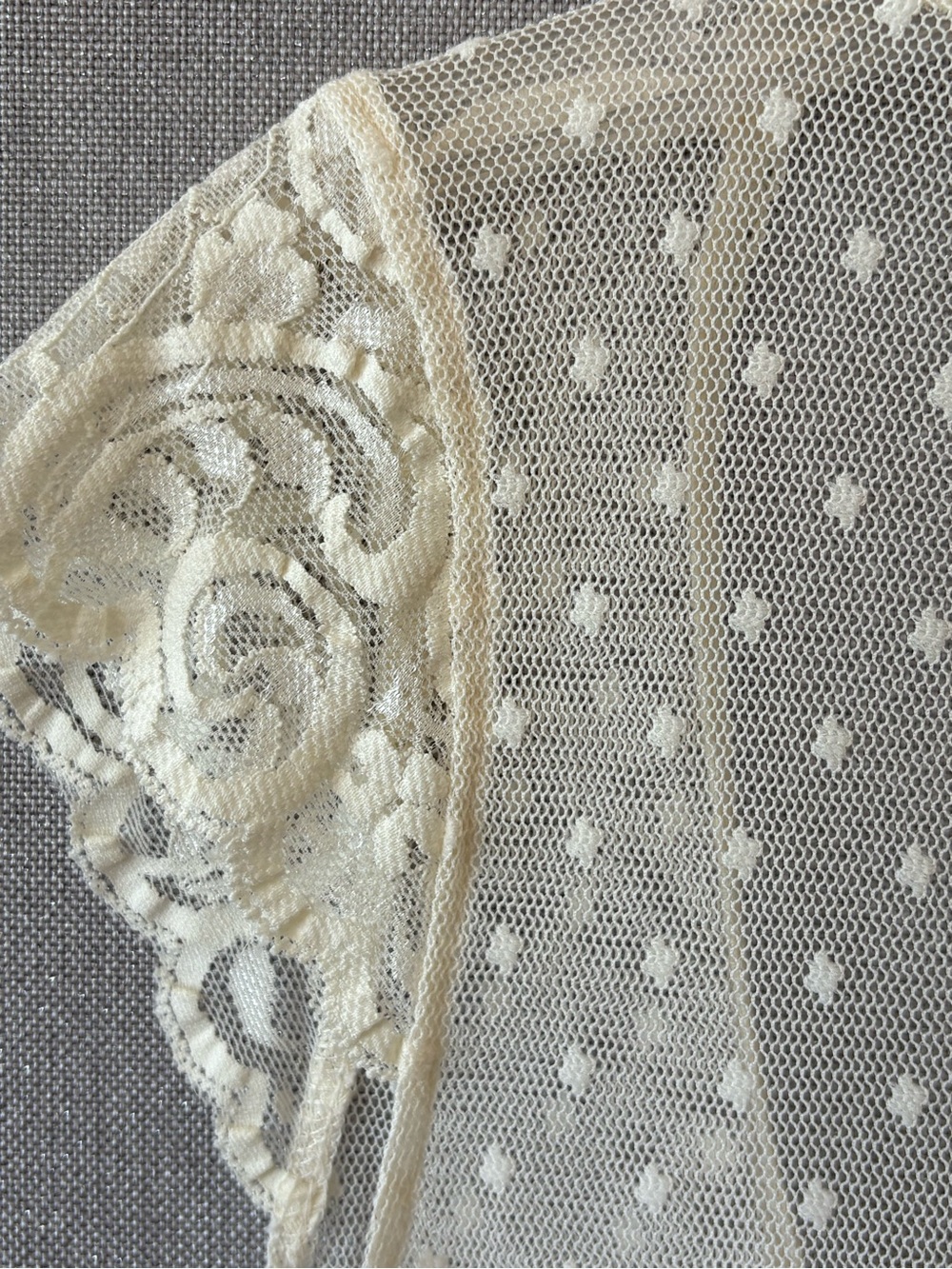 Sheer Ivory Lace Dot Boho camisole No size tag, large? Pit to pit 19, length 24. - Picture 4 of 4